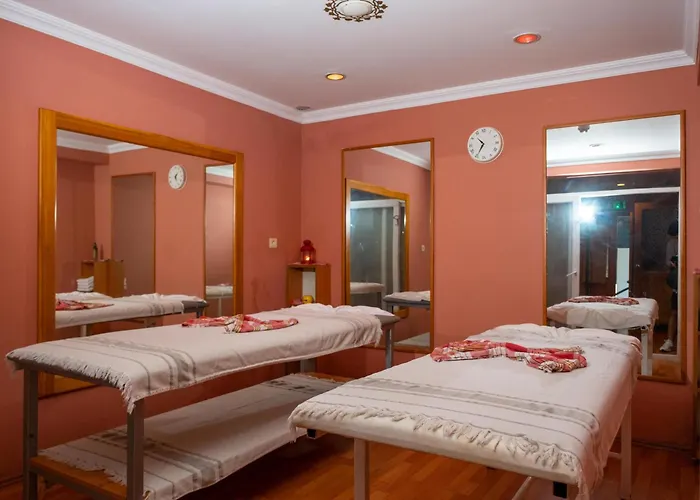 Sea Breeze Hotel And Apartments