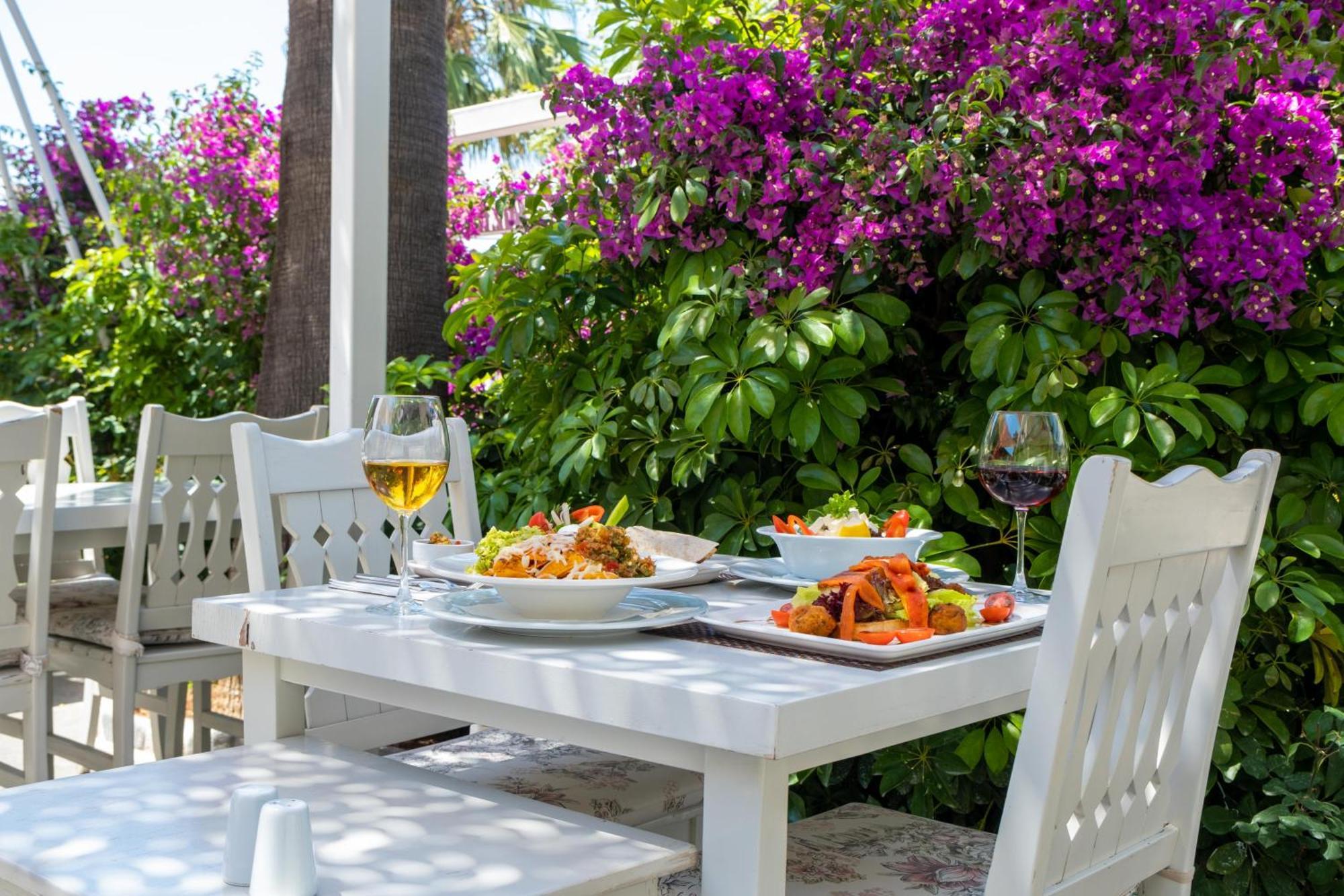 Hotel Sea Breeze And 4*