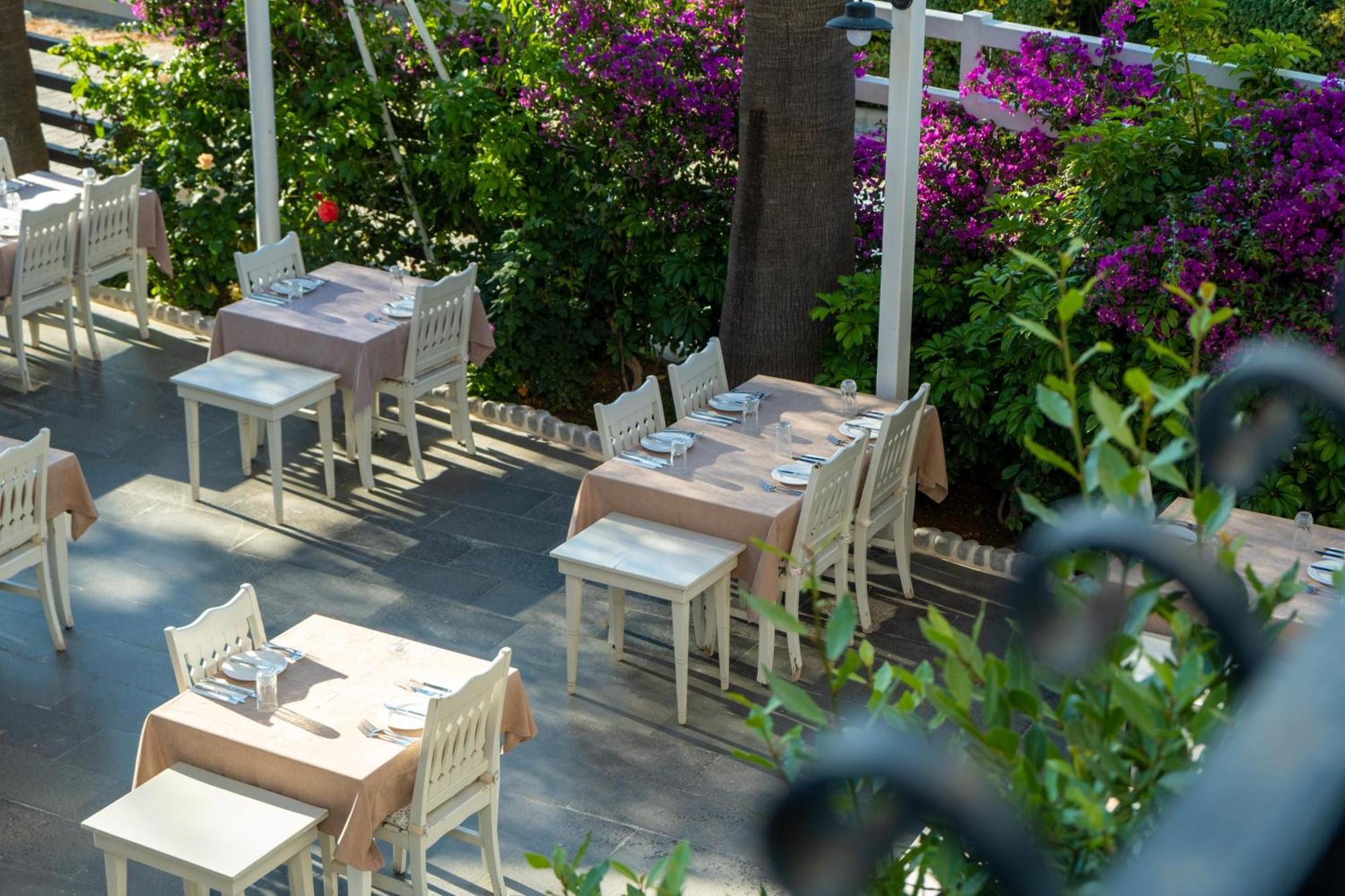 Hotel Sea Breeze And 4*