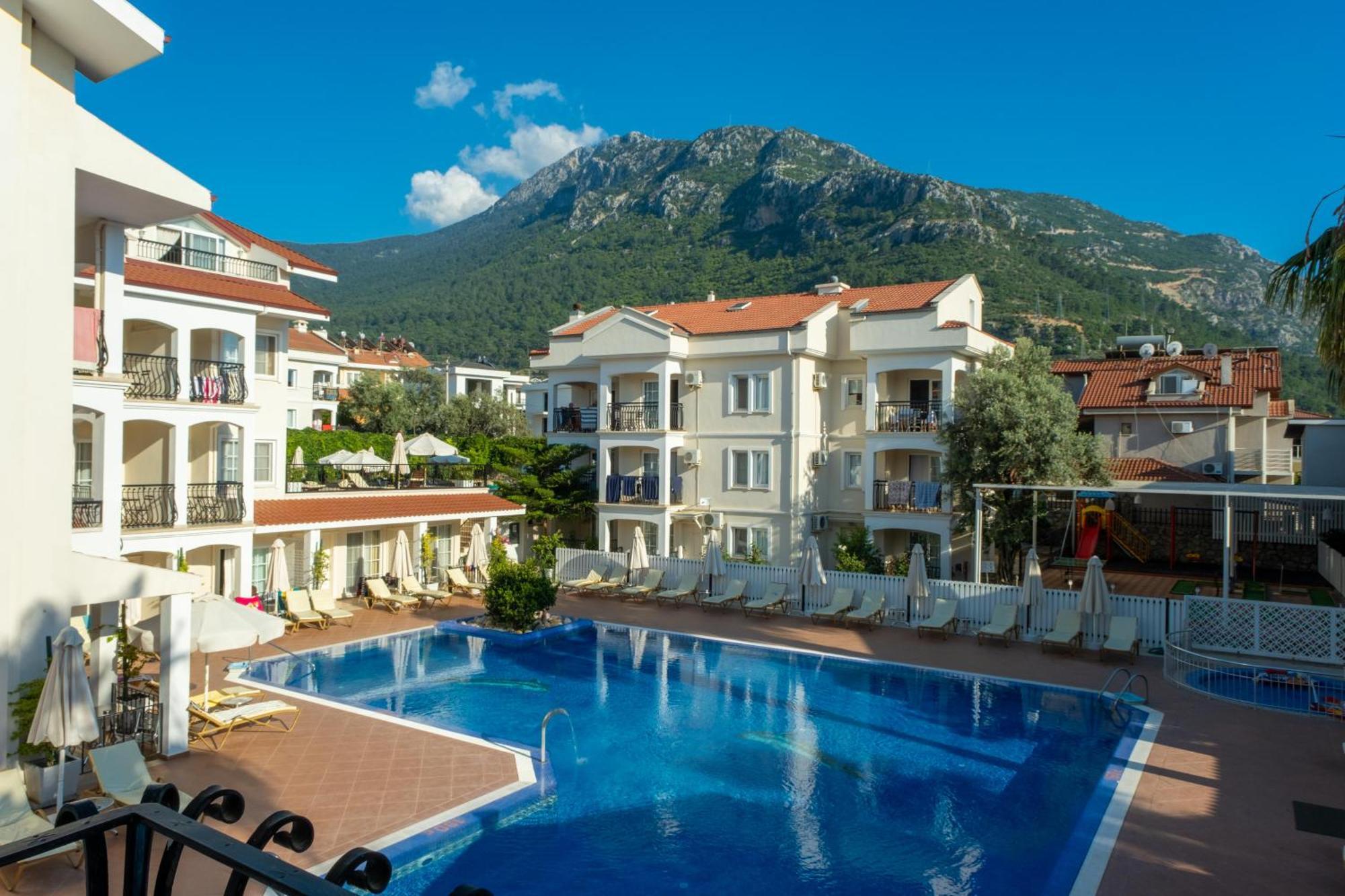 Hotel Sea Breeze And
