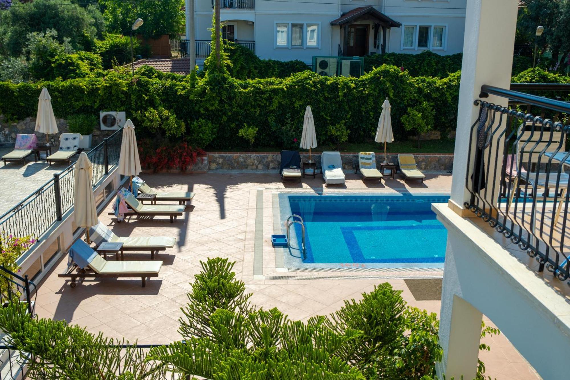 Hotel Sea Breeze And 4*